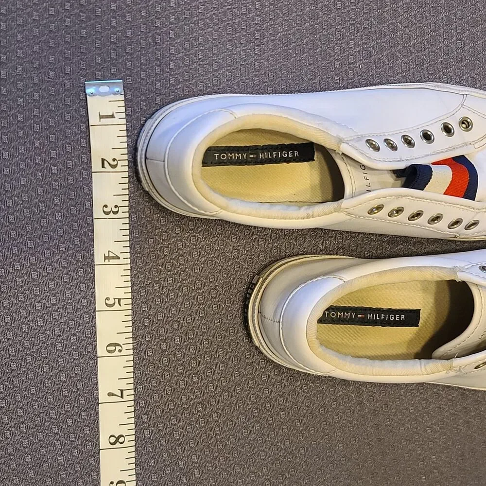 Tommy Hilfiger Women’s White Sneakers Size 7M Style TWLAVEN-R Leather Sole